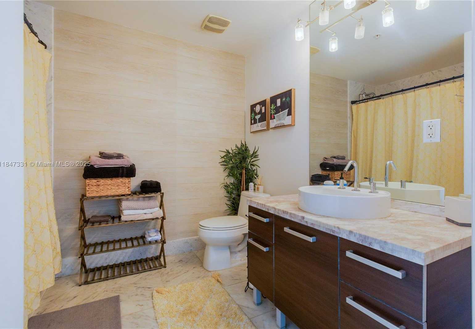 Small Image of 244 BISCAYNE BLVD #3205, Miami Number 8