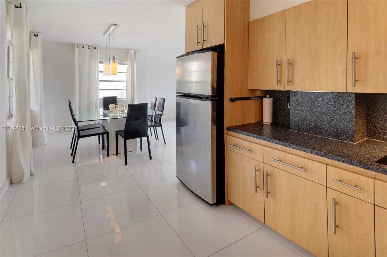 Small Image of 220 KINGS POINT DR #401, Sunny Isles Beach Number 12
