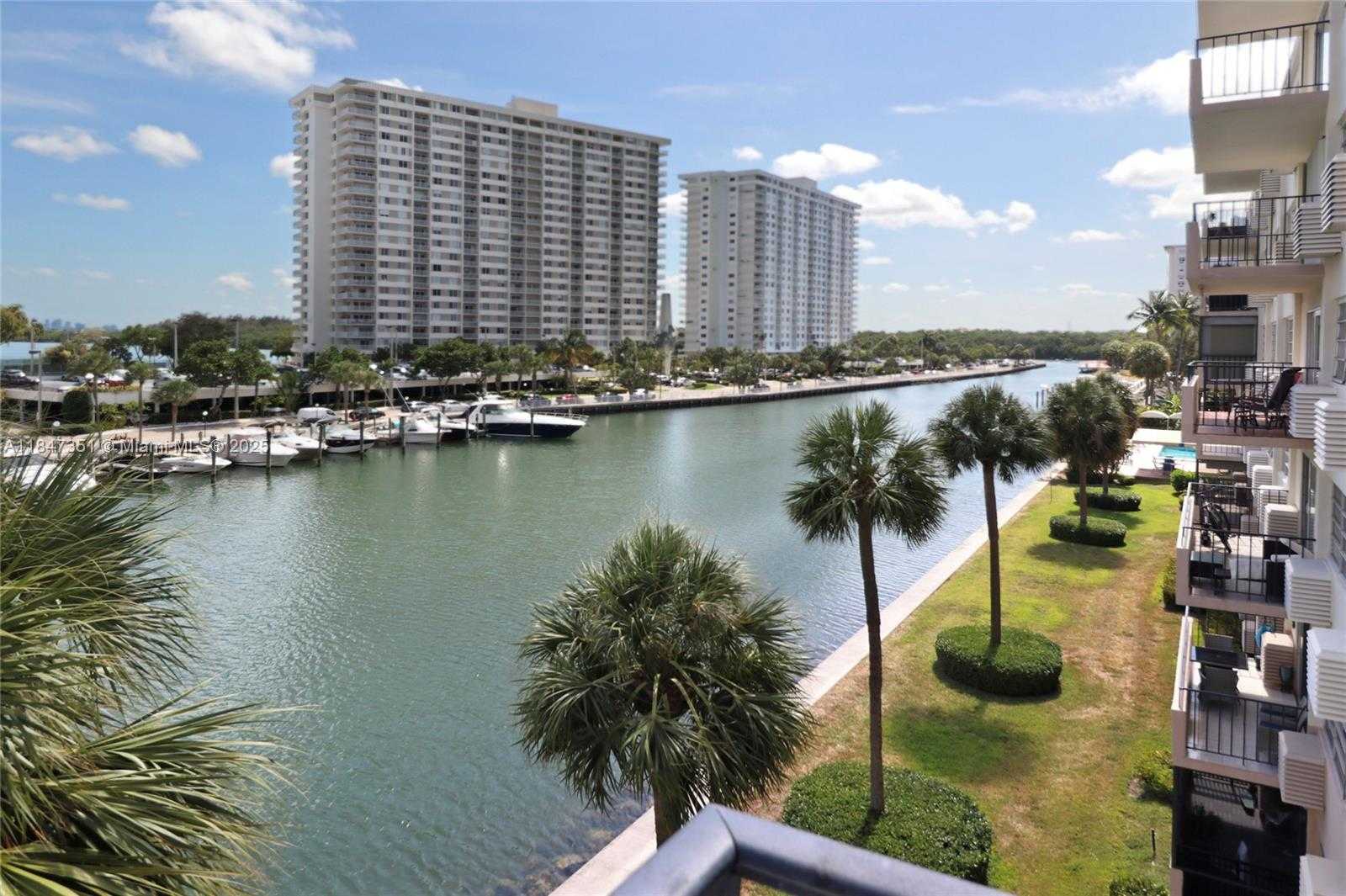 Small Image of 220 KINGS POINT DR #401, Sunny Isles Beach Number 25