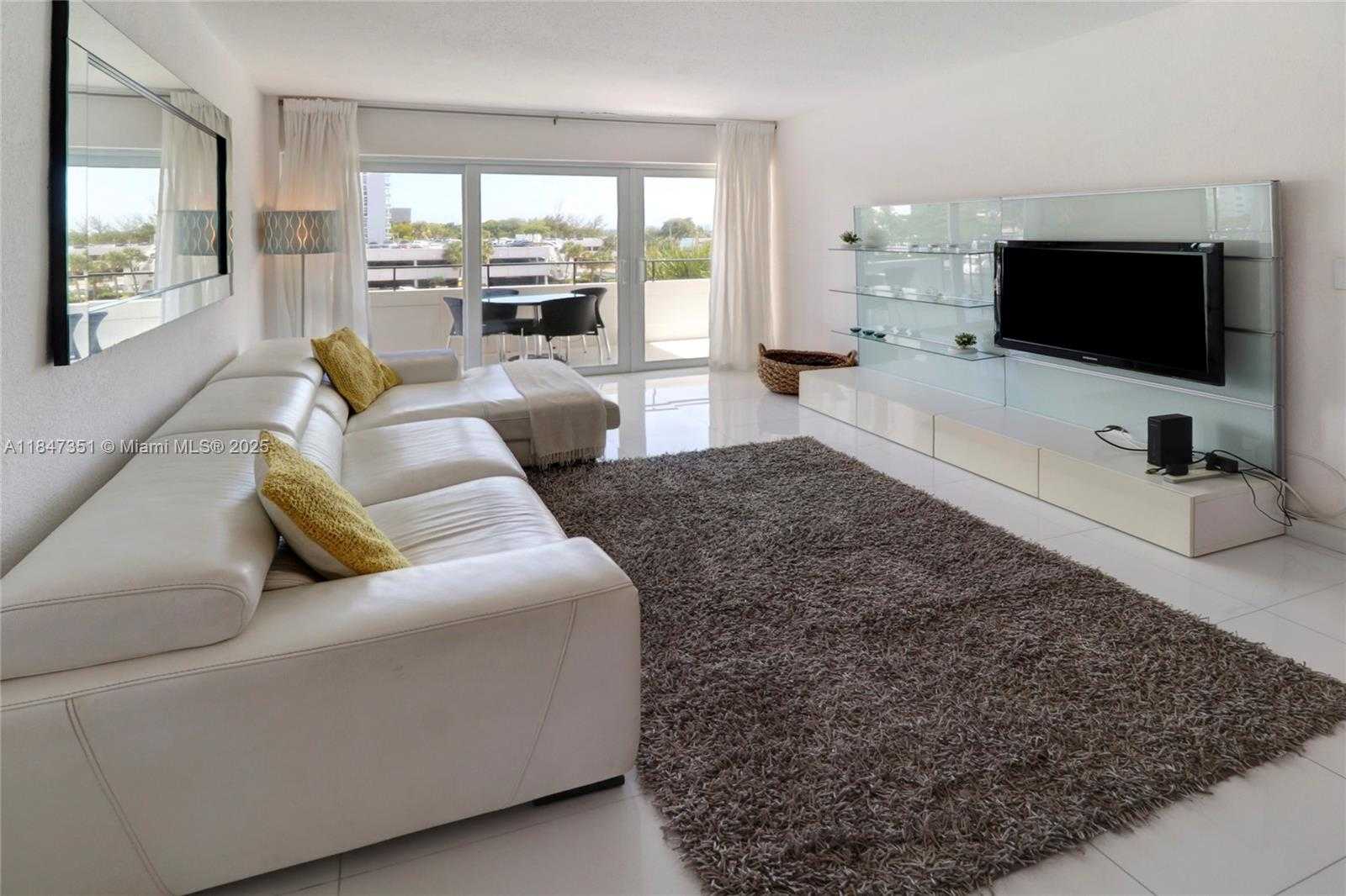Small Image of 220 KINGS POINT DR #401, Sunny Isles Beach Number 5