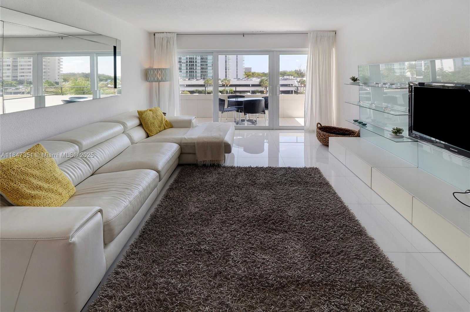 Small Image of 220 KINGS POINT DR #401, Sunny Isles Beach Number 6