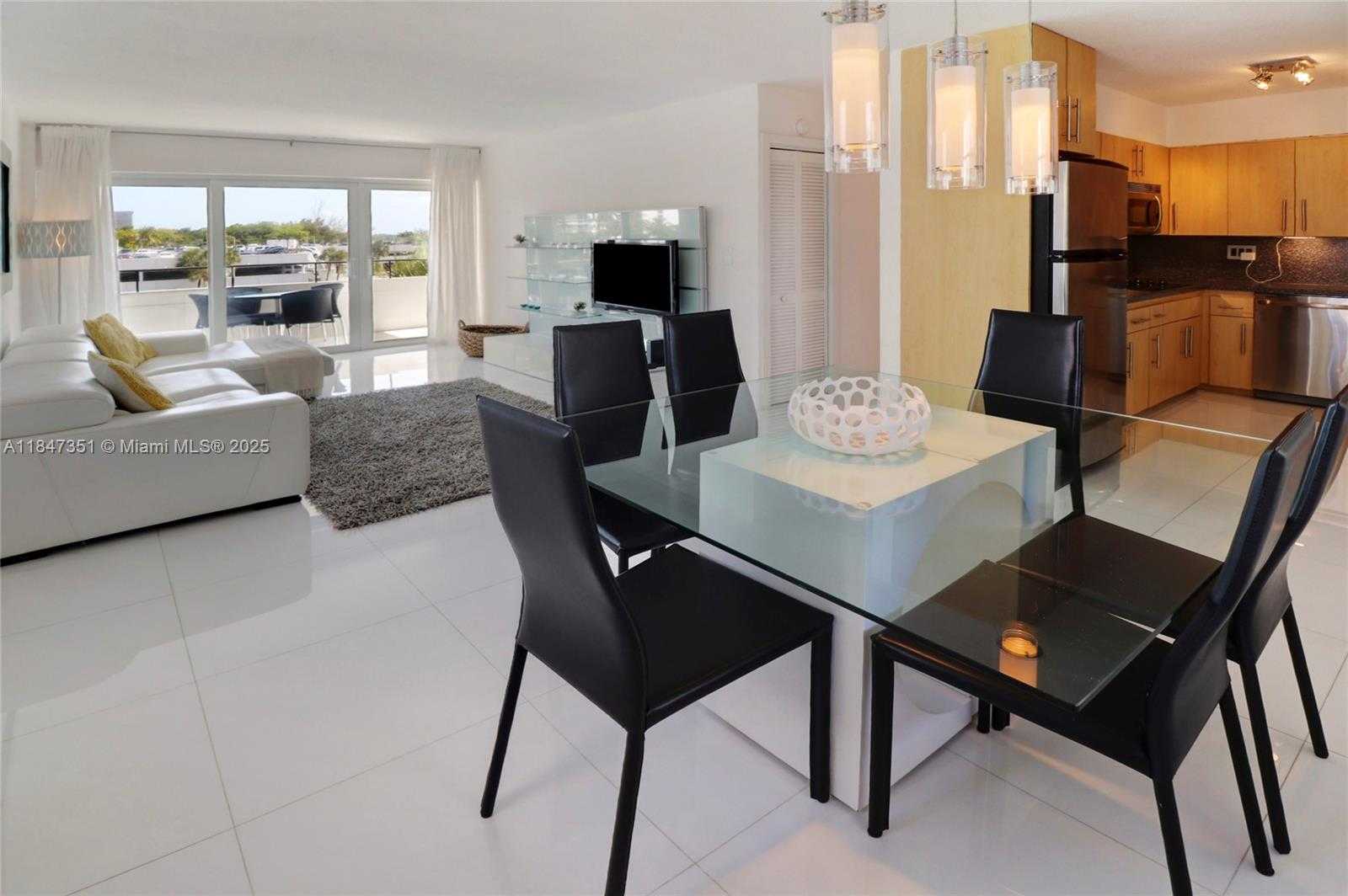 Small Image of 220 KINGS POINT DR #401, Sunny Isles Beach Number 9