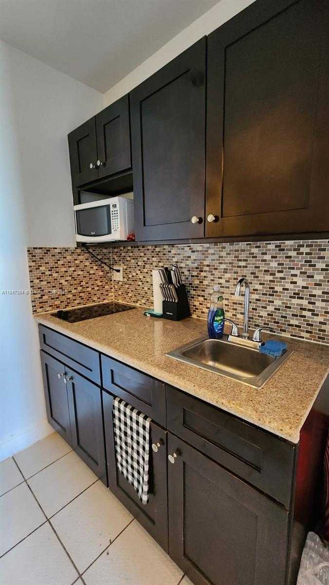 Small Image of 6345 COLLINS AVE #PH-21, Miami Beach Number 3