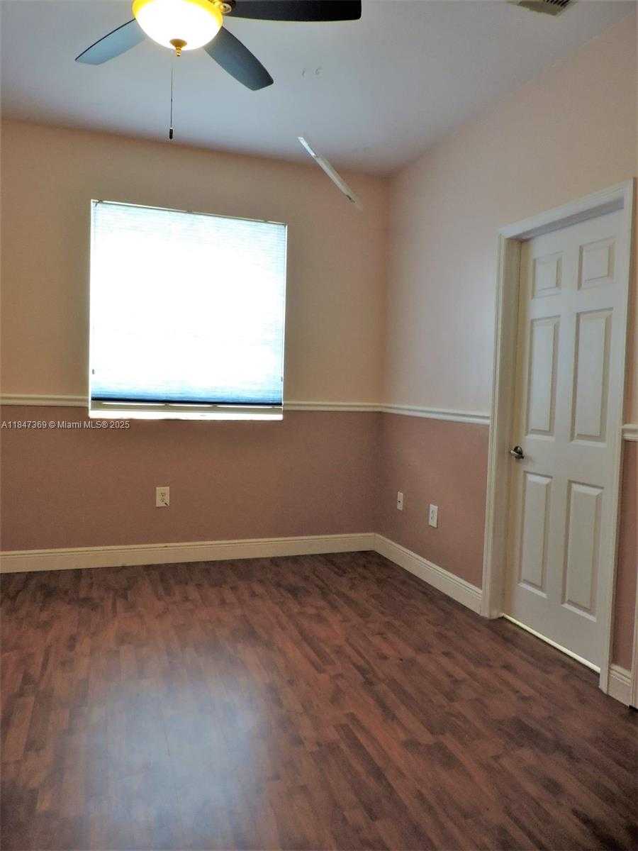 Small Image of 15289 SOUTH WEST 89TH TER, Miami Number 13