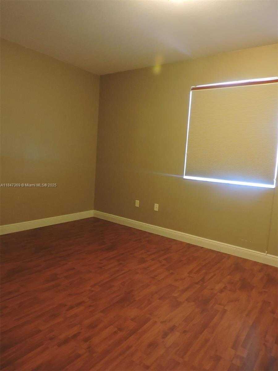 Small Image of 15289 SOUTH WEST 89TH TER, Miami Number 15