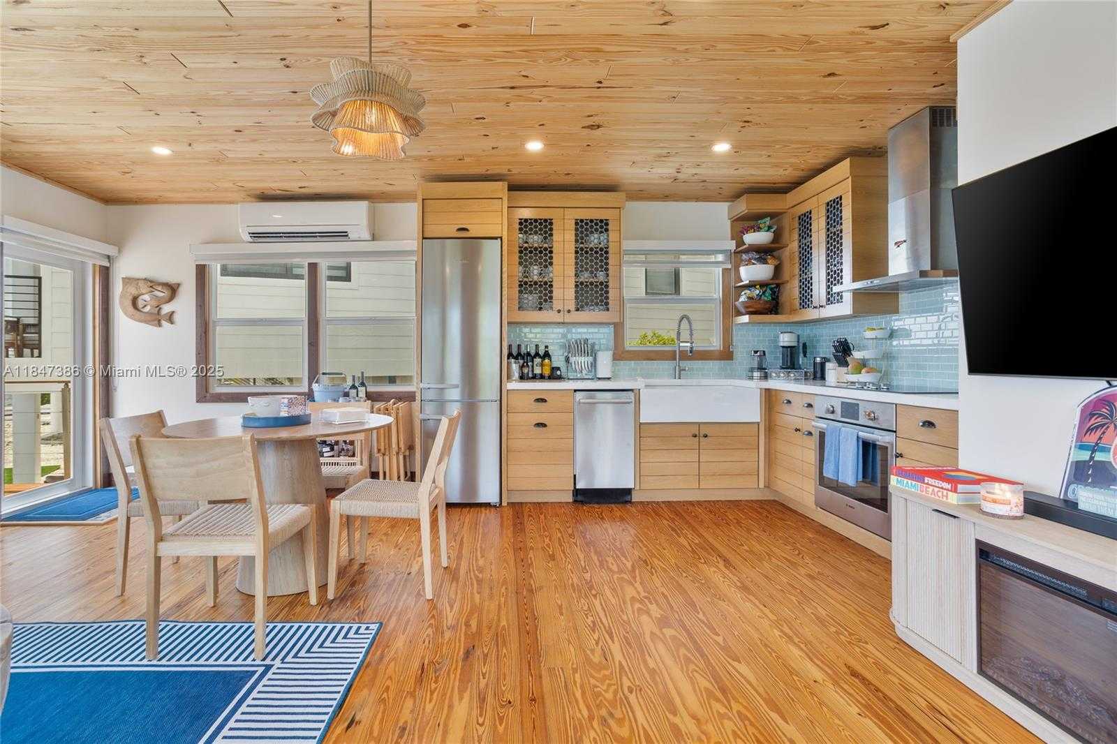 Small Image of 235 TAVERNIER DR, Key Largo Number 14