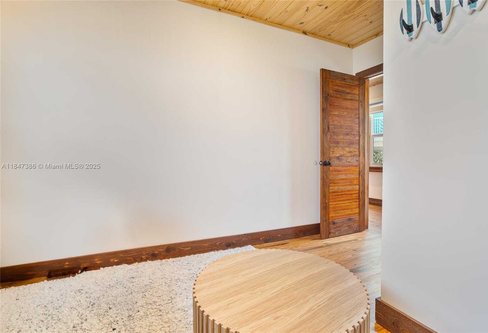 Small Image of 235 TAVERNIER DR, Key Largo Number 23