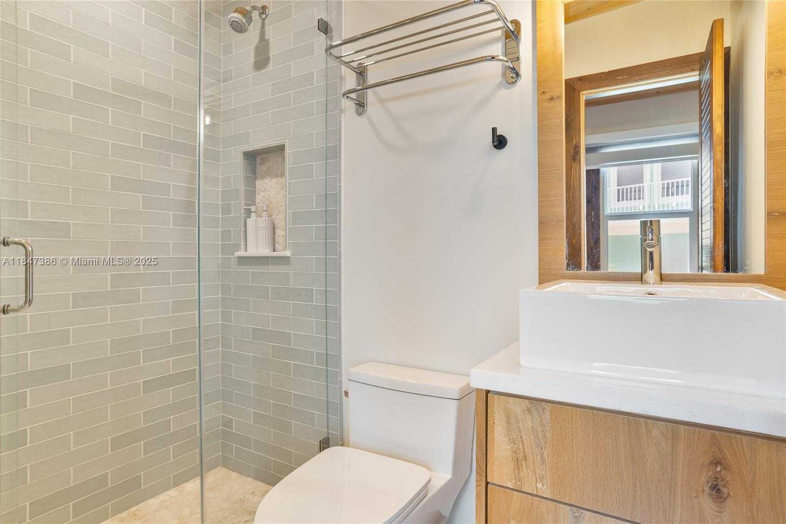 Small Image of 235 TAVERNIER DR, Key Largo Number 24
