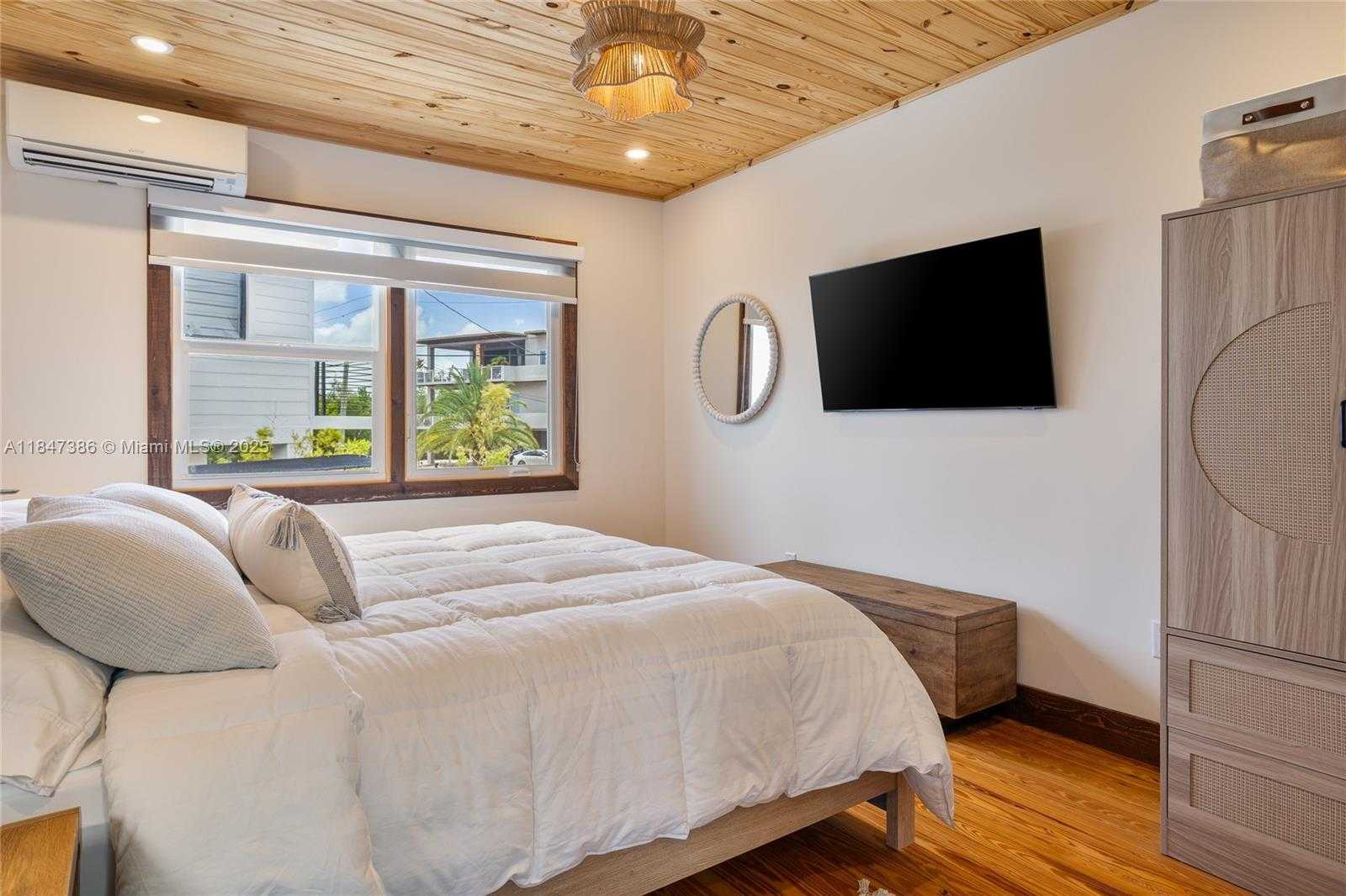 Small Image of 235 TAVERNIER DR, Key Largo Number 25