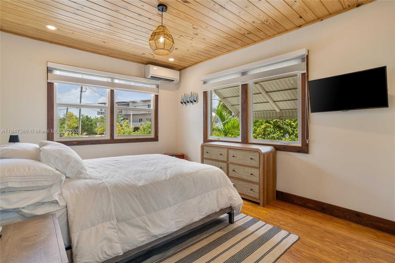 Small Image of 235 TAVERNIER DR, Key Largo Number 27