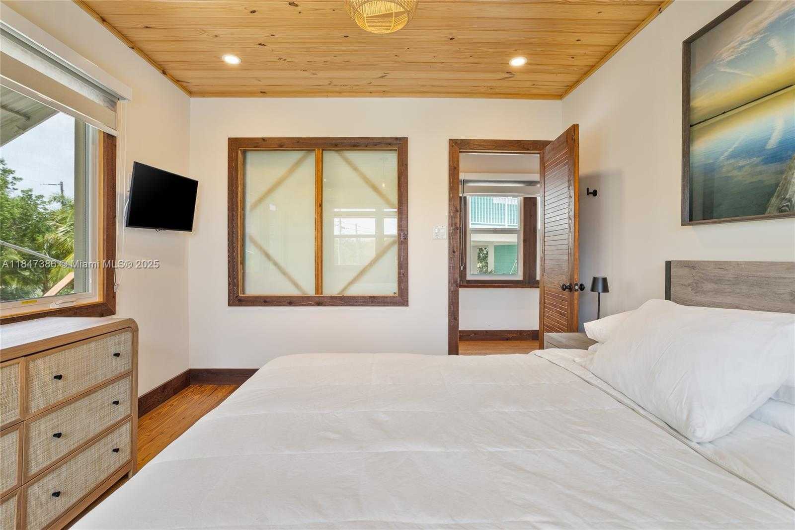 Small Image of 235 TAVERNIER DR, Key Largo Number 28