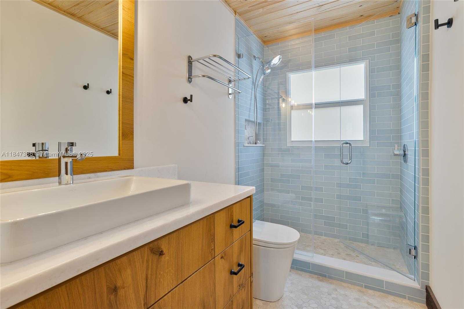 Small Image of 235 TAVERNIER DR, Key Largo Number 29