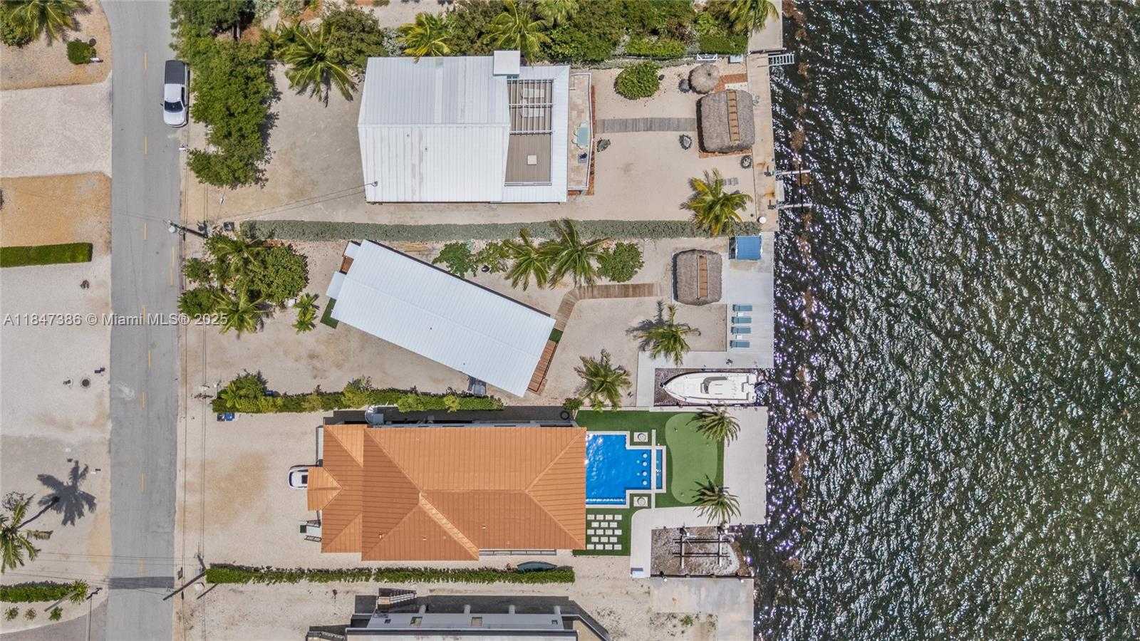 Small Image of 235 TAVERNIER DR, Key Largo Number 9