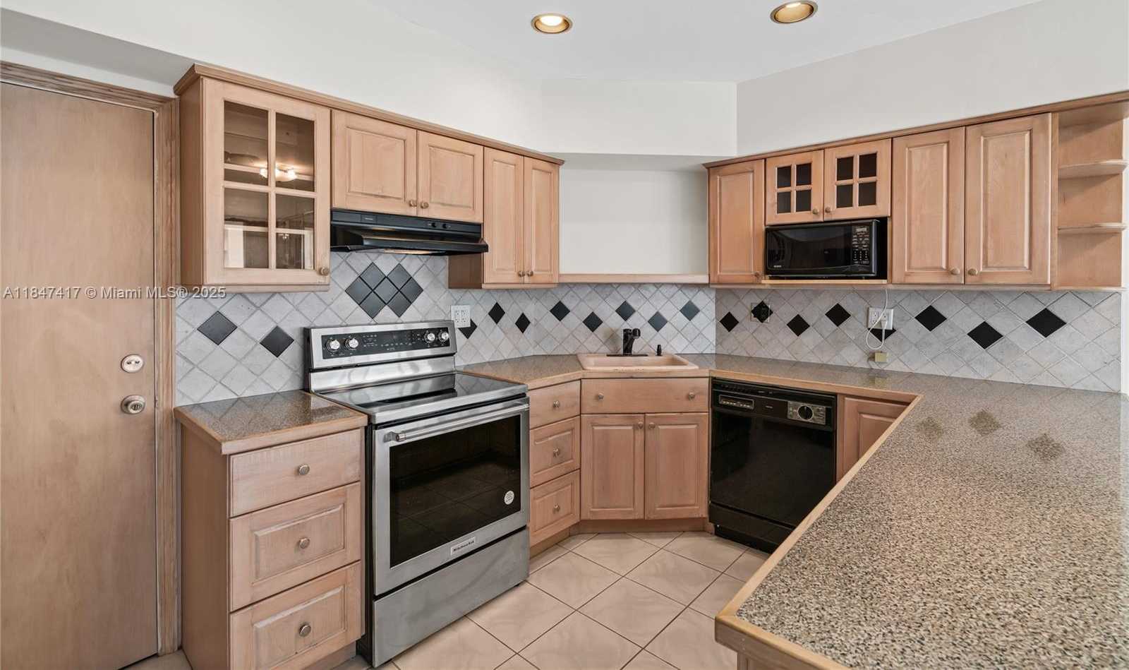 Small Image of 1408 BRICKELL BAY DR #1106, Miami Number 11