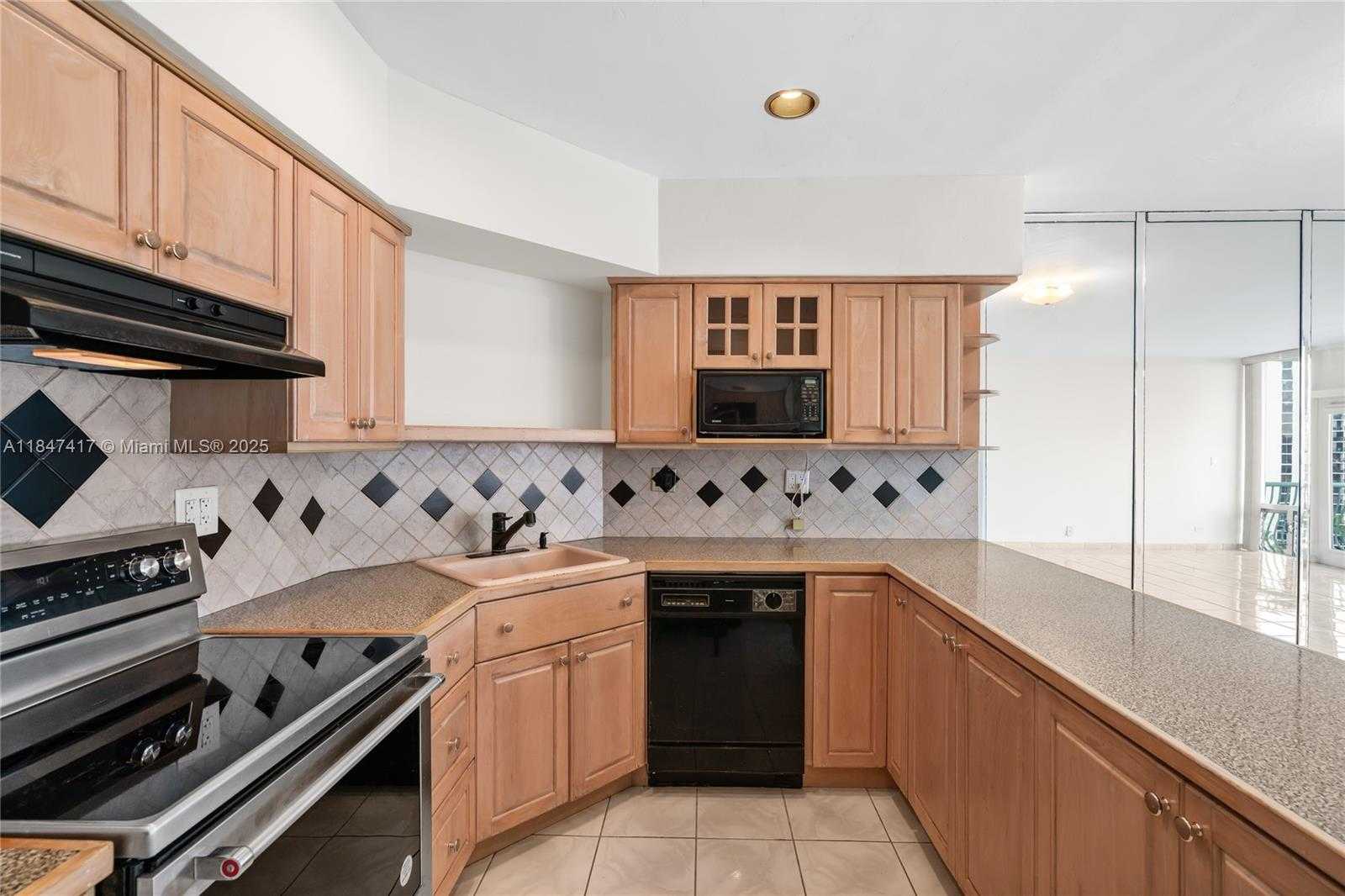 Small Image of 1408 BRICKELL BAY DR #1106, Miami Number 12