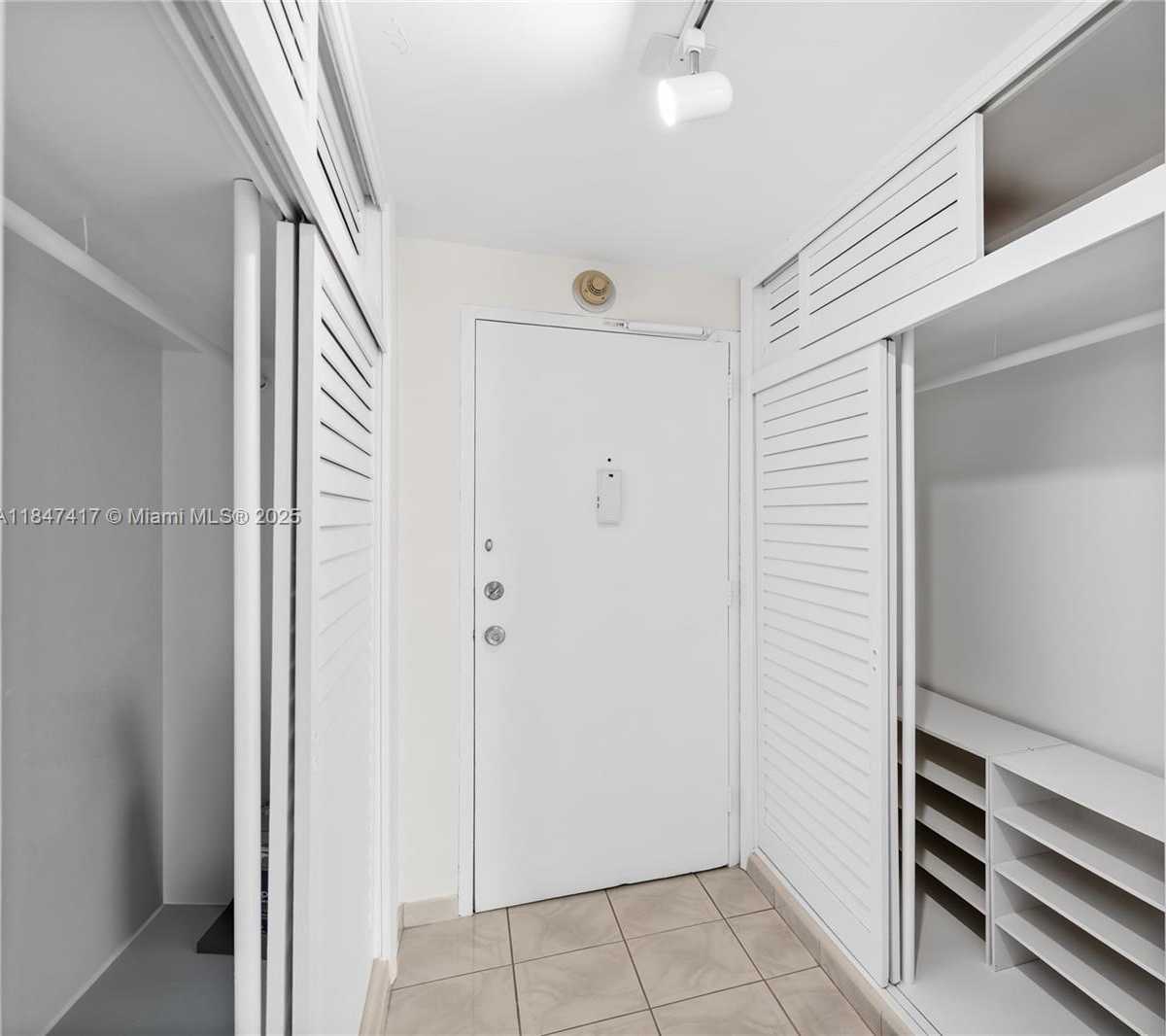 Small Image of 1408 BRICKELL BAY DR #1106, Miami Number 14