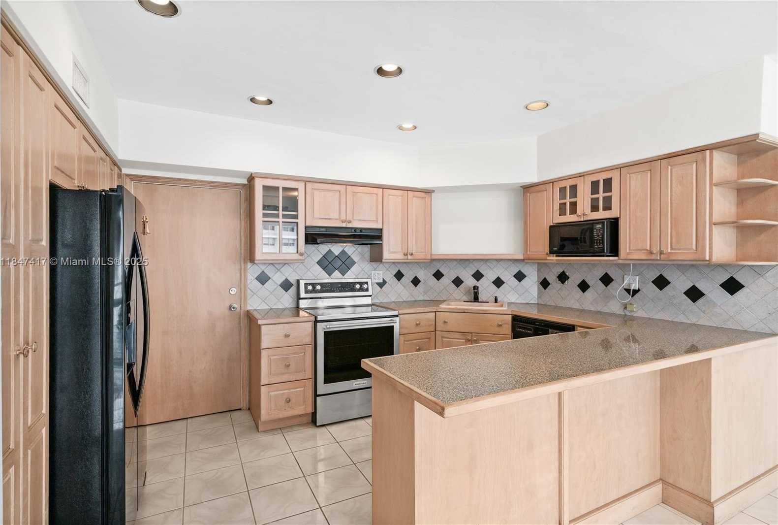 Small Image of 1408 BRICKELL BAY DR #1106, Miami Number 9
