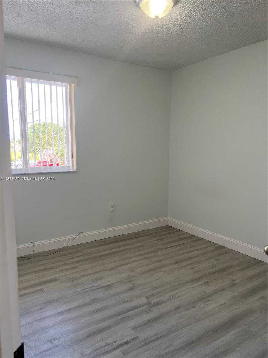 Small Image of 17798 SOUTH WEST 139TH CT #17798, Miami Number 24