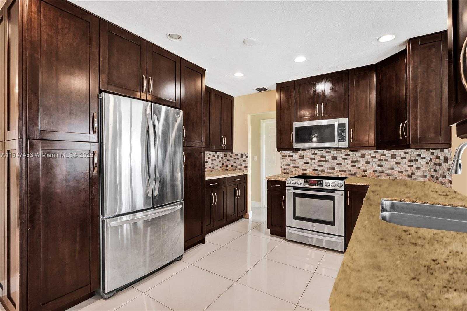Small Image of 215 SOUTH EAST 3RD AVE #501C, Hallandale Beach Number 3