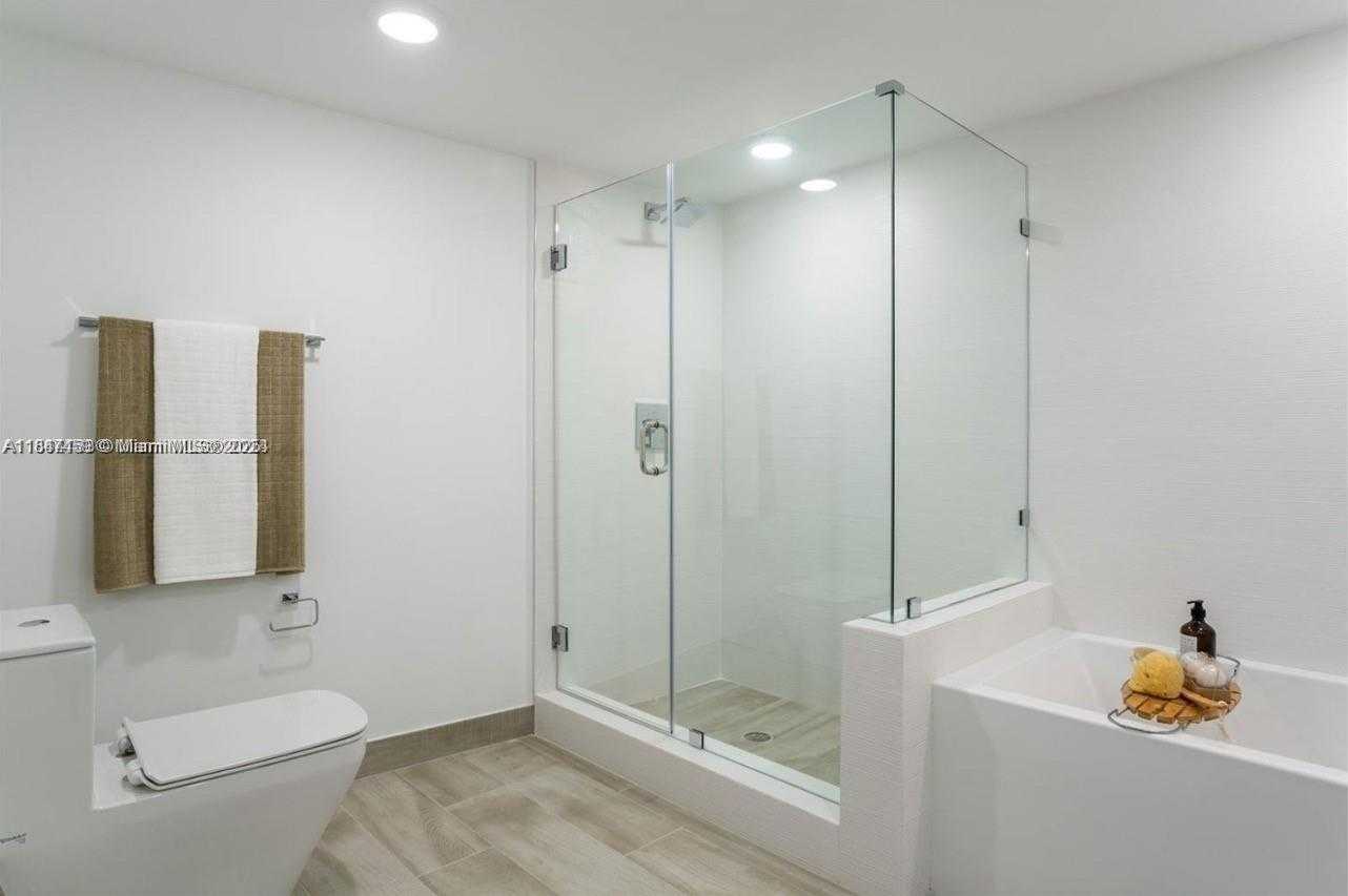 Small Image of 9261 EAST BAY HARBOR DR #303, Bay Harbor Islands Number 11