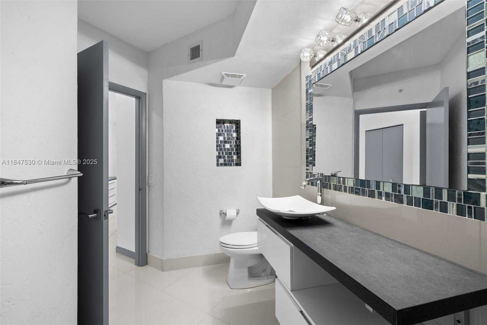 Small Image of 17100 NORTH BAY RD #1404, Sunny Isles Beach Number 13