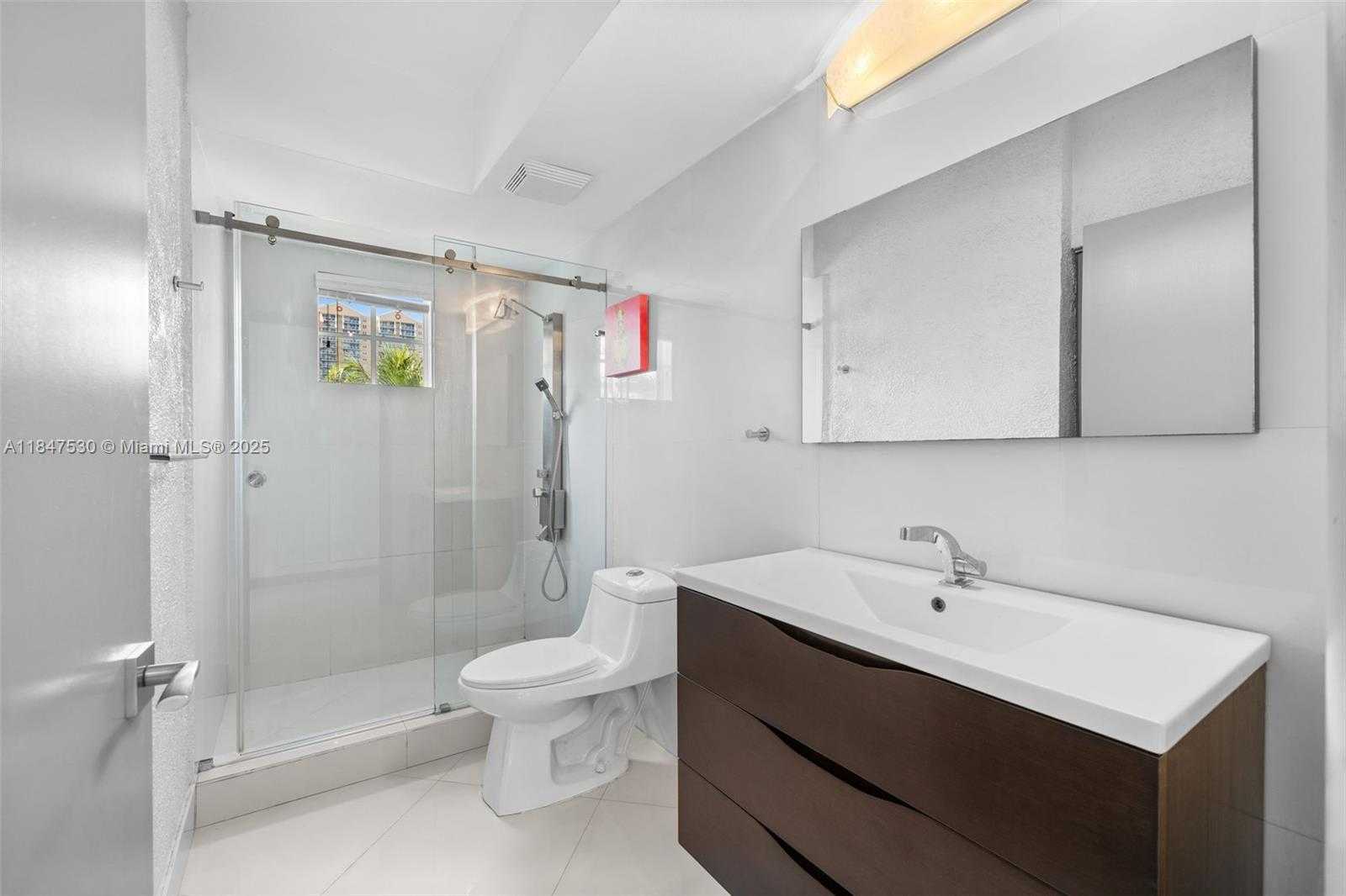 Small Image of 17100 NORTH BAY RD #1404, Sunny Isles Beach Number 14