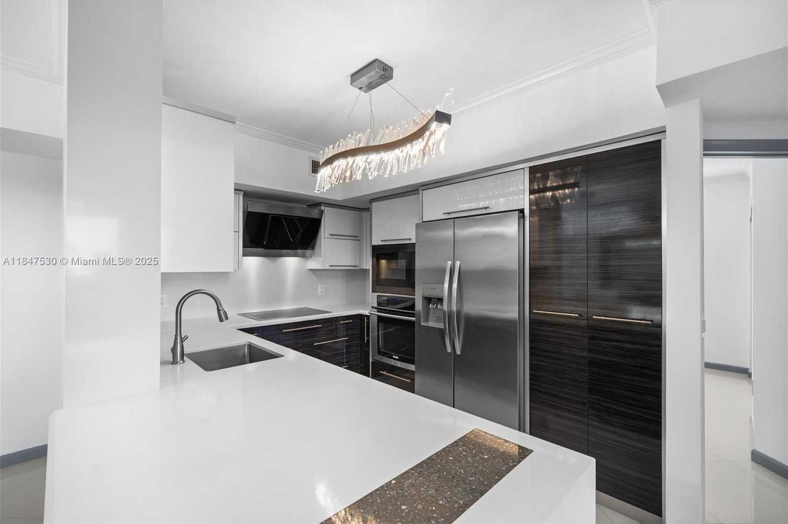 Small Image of 17100 NORTH BAY RD #1404, Sunny Isles Beach Number 3