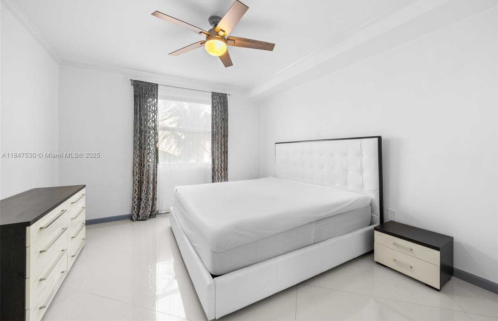 Small Image of 17100 NORTH BAY RD #1404, Sunny Isles Beach Number 8