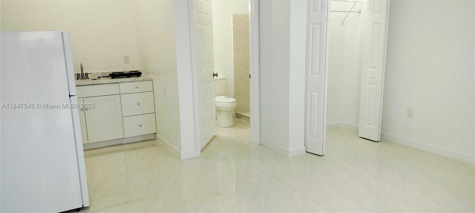 Small Image of 14552 SOUTH WEST 158TH CT #01, Miami Number 6