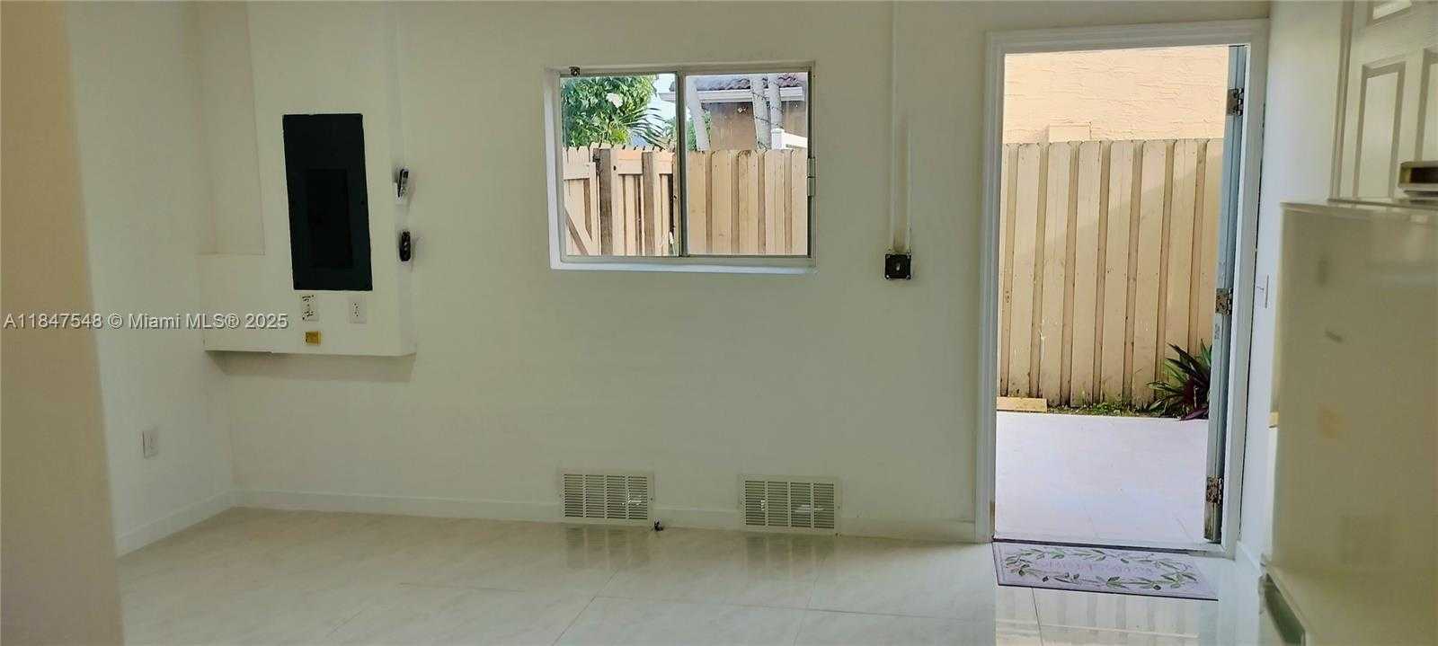 Small Image of 14552 SOUTH WEST 158TH CT #01, Miami Number 7