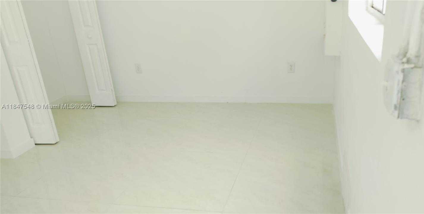 Small Image of 14552 SOUTH WEST 158TH CT #01, Miami Number 9