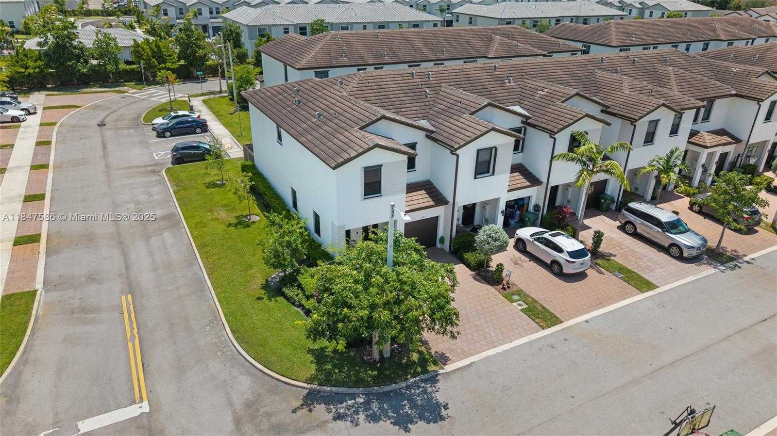 Small Image of 147 SOUTH WEST 185TH WAY #147, Pembroke Pines Number 34