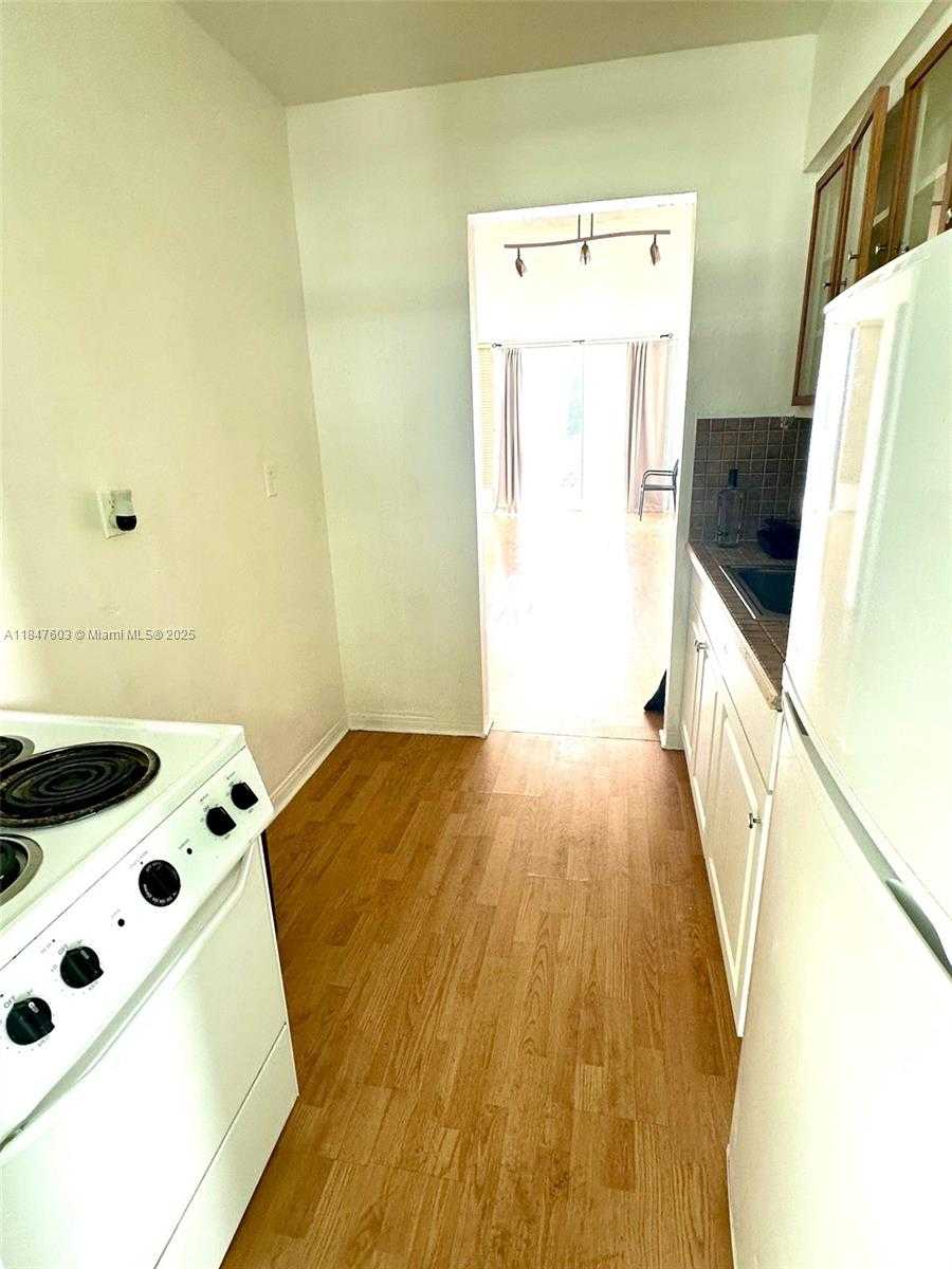 Small Image of 1400 PENNSYLVANIA AVE #33, Miami Beach Number 7