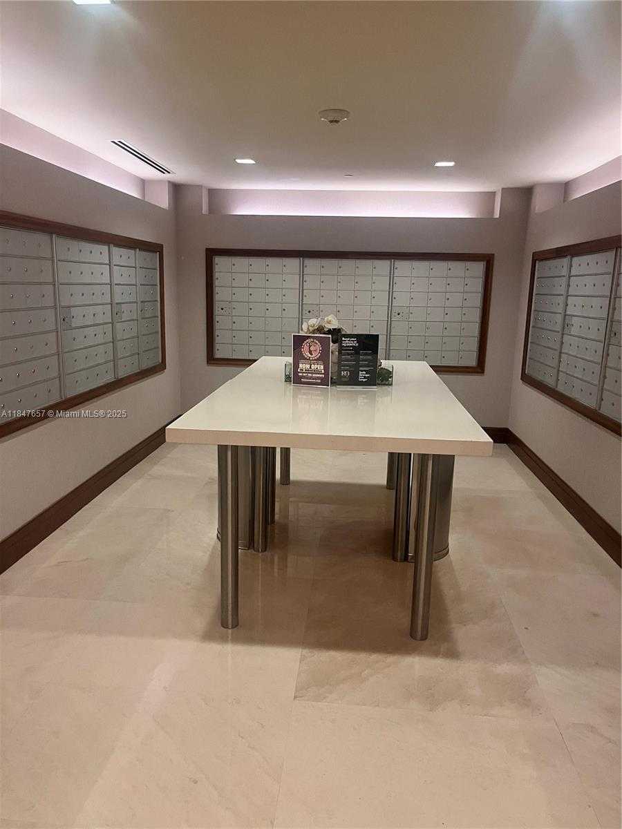 Small Image of 1060 BRICKELL AVE #2217, Miami Number 4