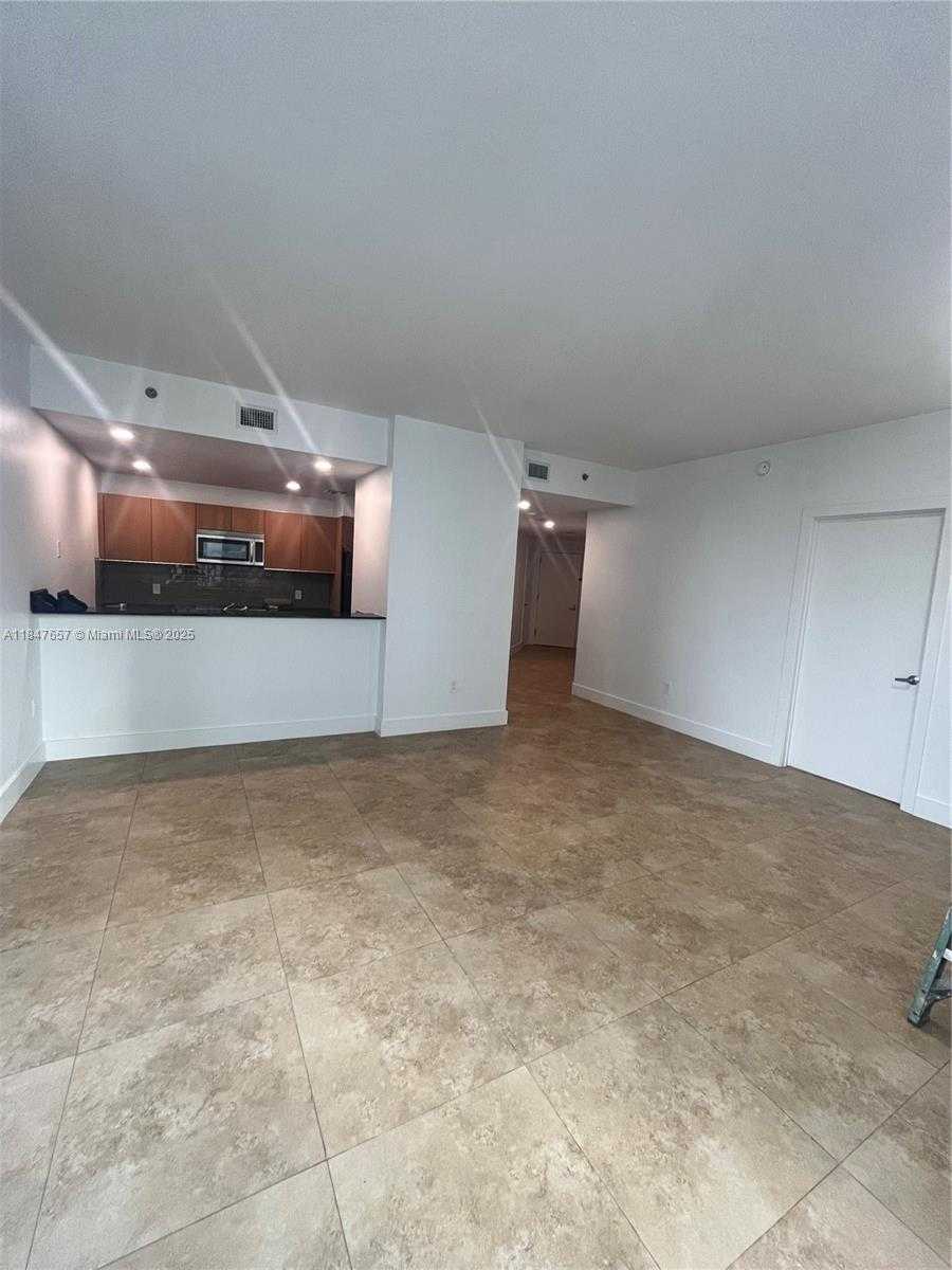 Small Image of 1060 BRICKELL AVE #2217, Miami Number 5