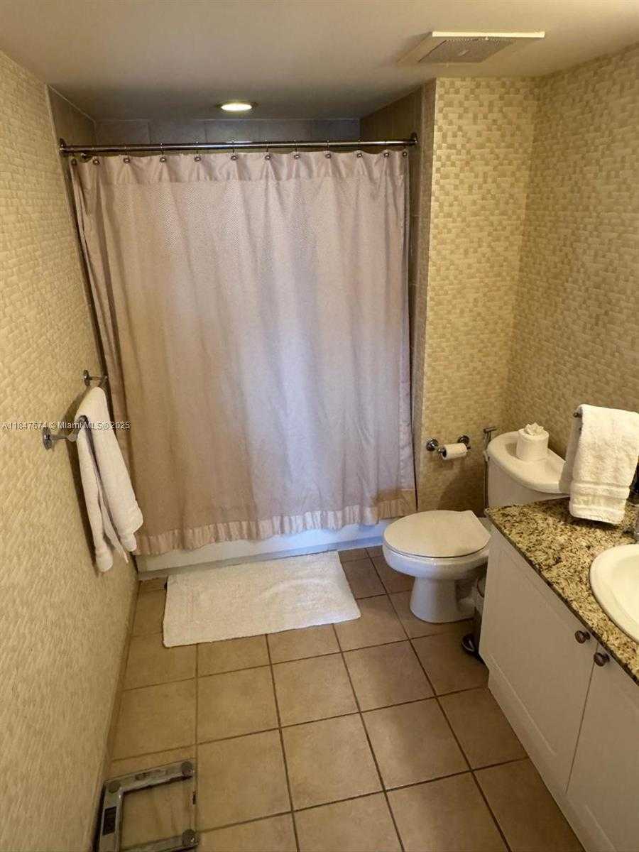 Small Image of 19501 WEST COUNTRY CLUB DR #1712, Aventura Number 39