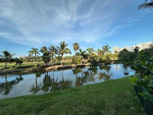 Small Image of 19501 WEST COUNTRY CLUB DR #1712, Aventura Number 4