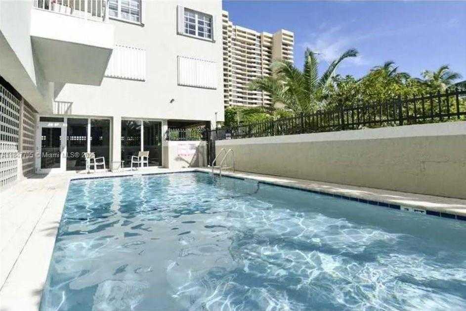 Small Image of 2600 COLLINS AVE #211, Miami Beach Number 11