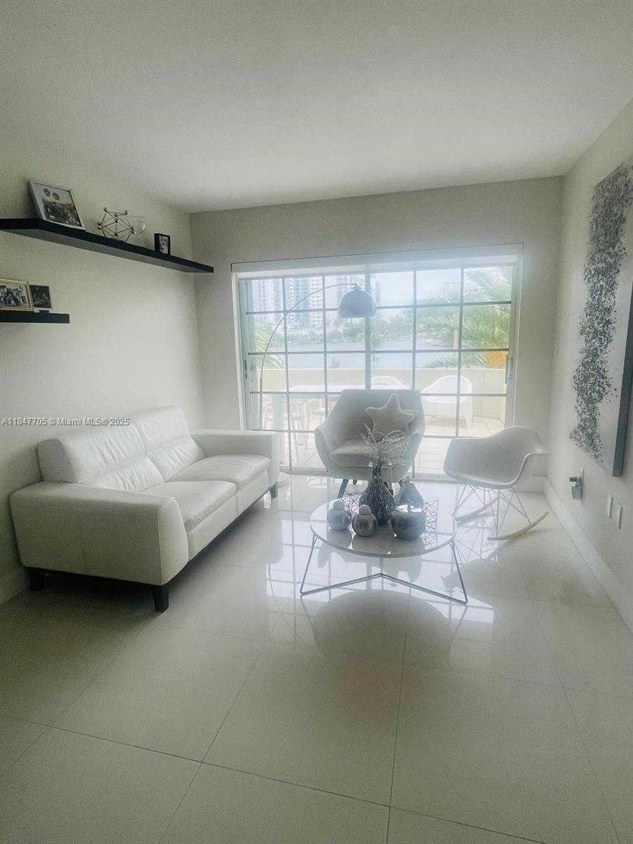 Small Image of 2600 COLLINS AVE #211, Miami Beach Number 2