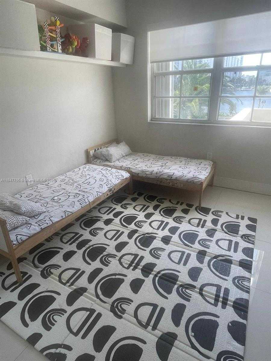 Small Image of 2600 COLLINS AVE #211, Miami Beach Number 3