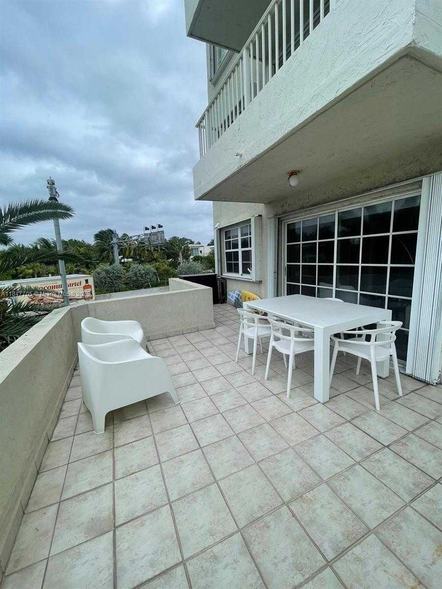Small Image of 2600 COLLINS AVE #211, Miami Beach Number 7