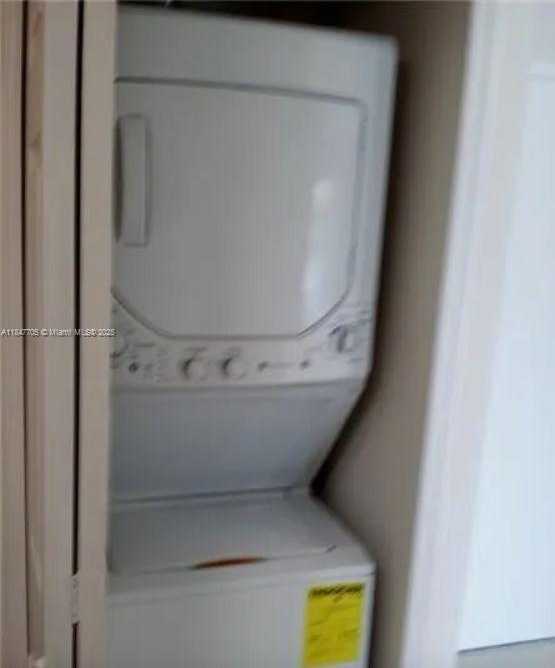 Small Image of 2600 COLLINS AVE #211, Miami Beach Number 8