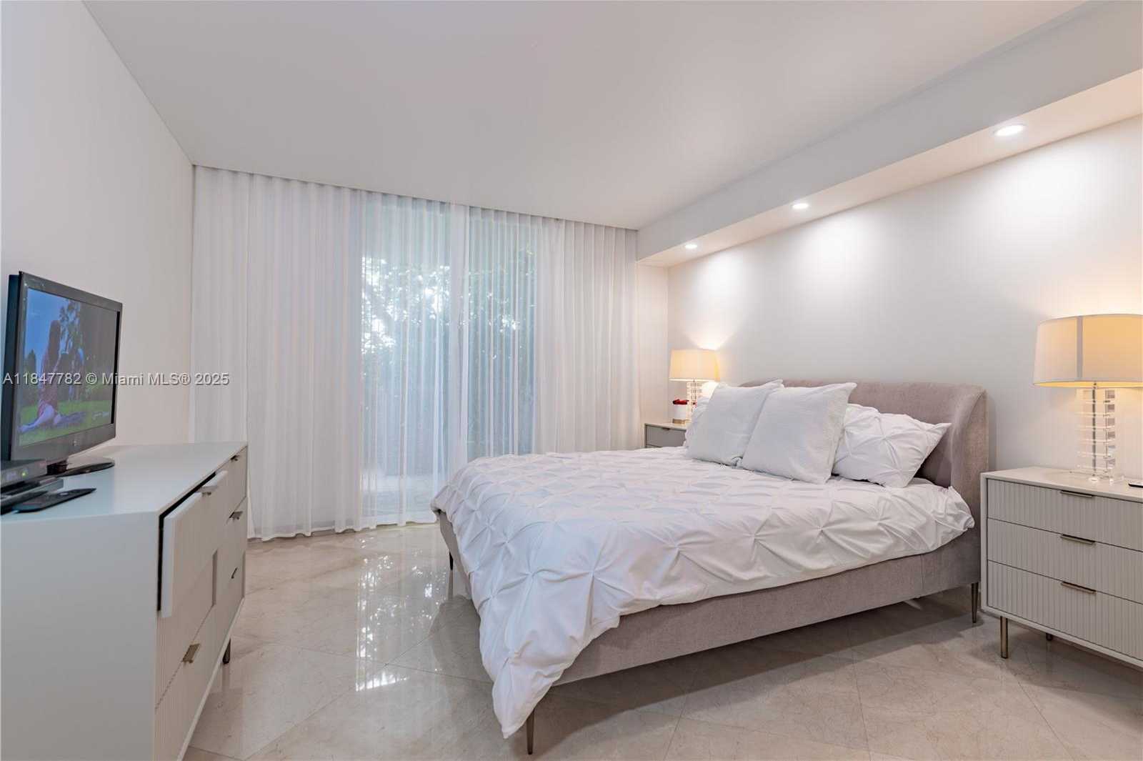 Small Image of 17555 ATLANTIC BLVD #508, Sunny Isles Beach Number 10