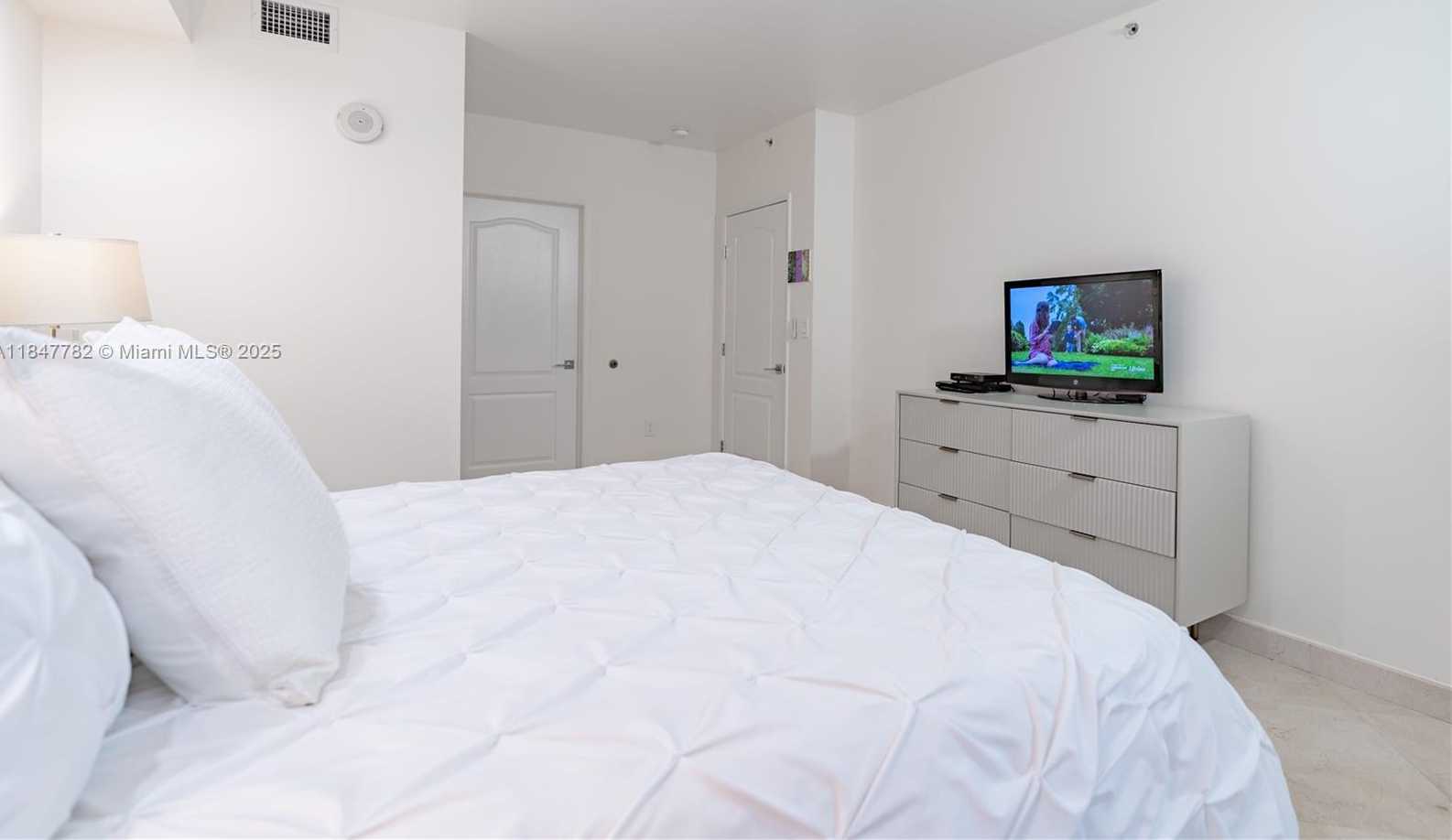 Small Image of 17555 ATLANTIC BLVD #508, Sunny Isles Beach Number 13