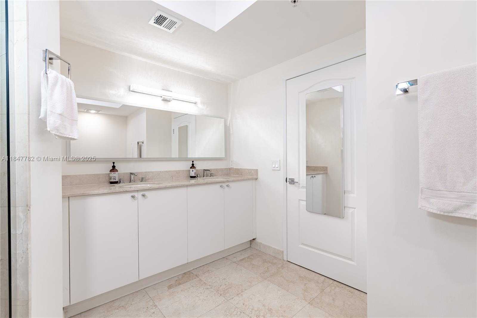 Small Image of 17555 ATLANTIC BLVD #508, Sunny Isles Beach Number 14