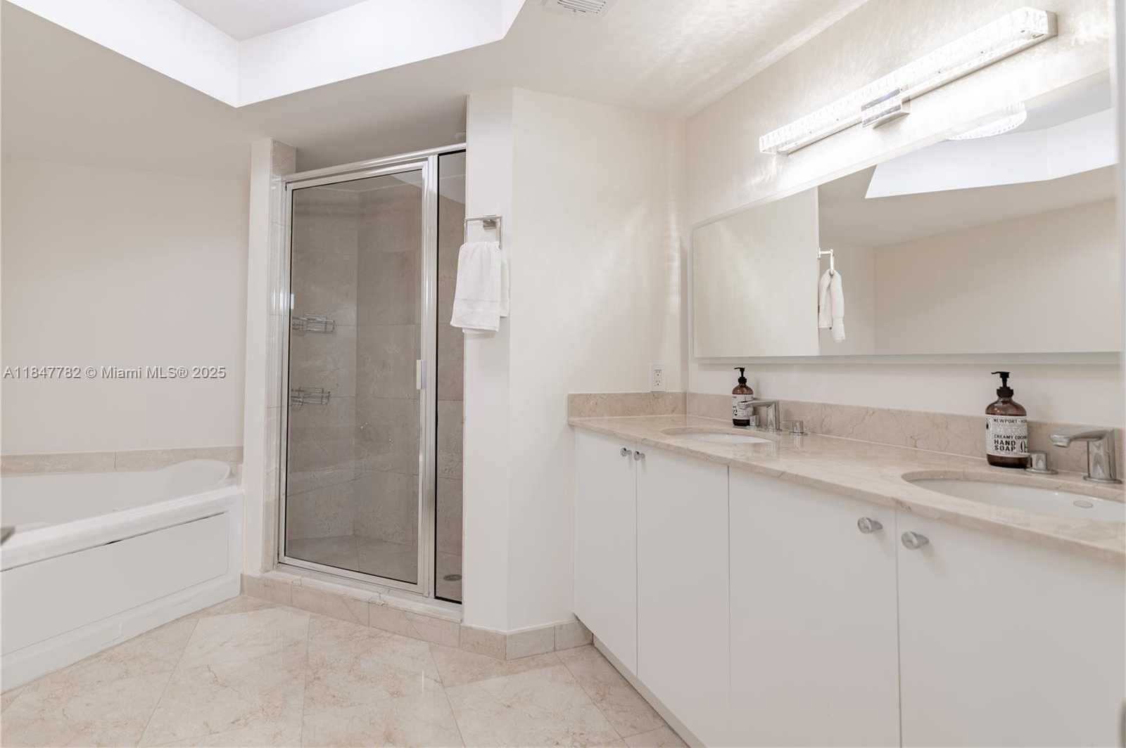 Small Image of 17555 ATLANTIC BLVD #508, Sunny Isles Beach Number 15