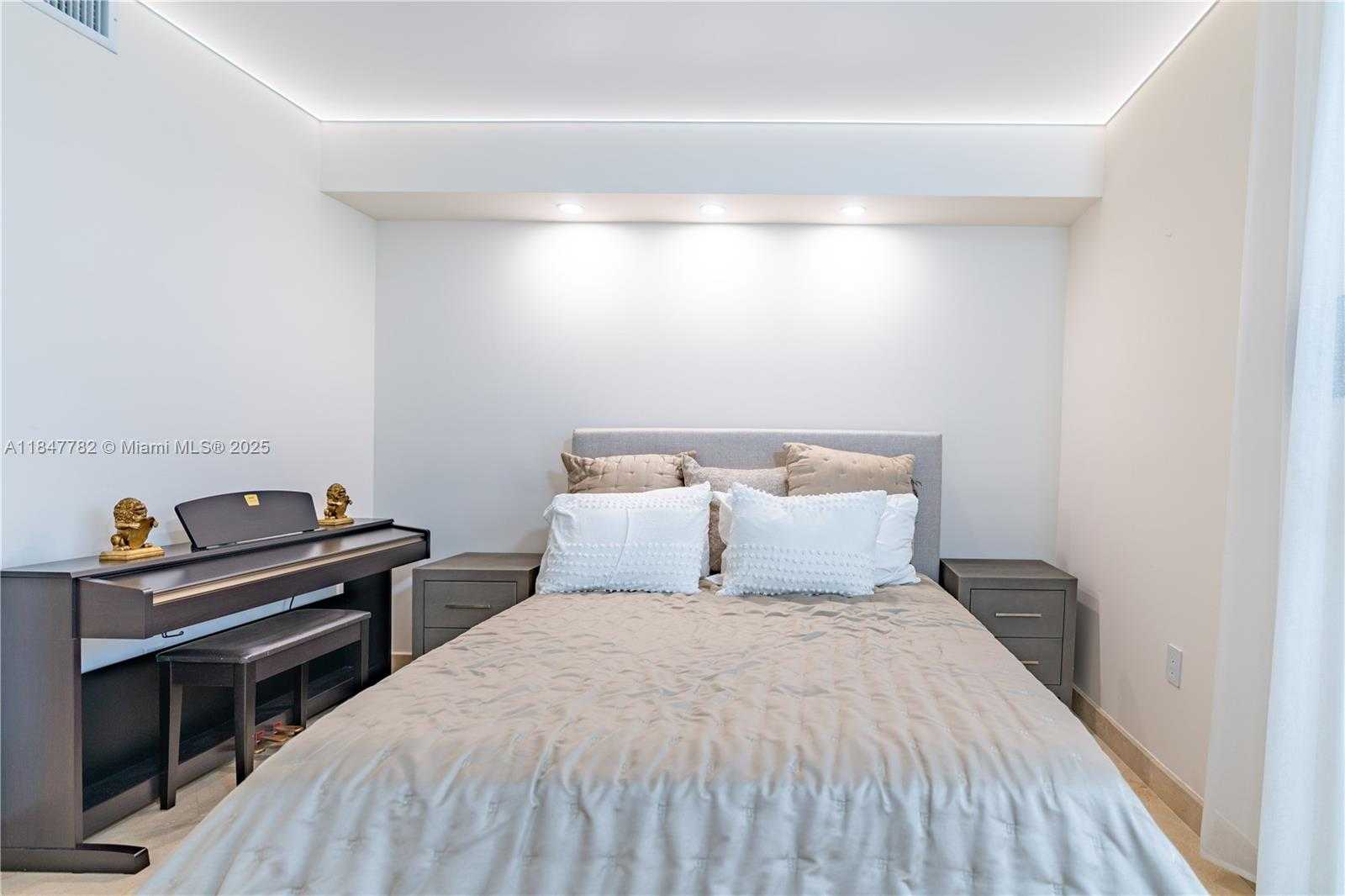 Small Image of 17555 ATLANTIC BLVD #508, Sunny Isles Beach Number 18