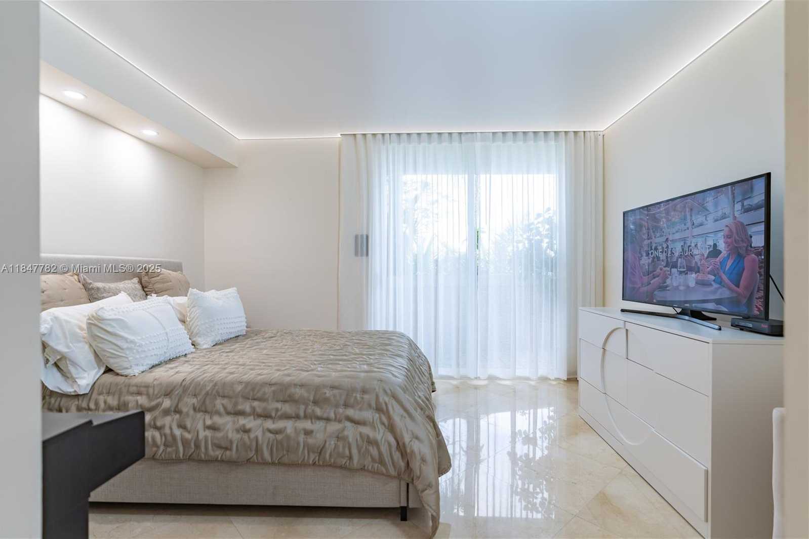 Small Image of 17555 ATLANTIC BLVD #508, Sunny Isles Beach Number 19