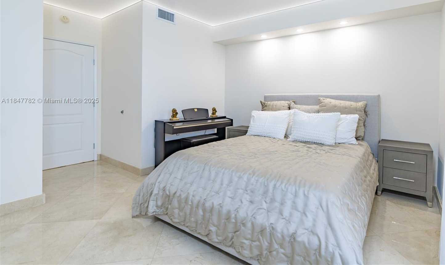 Small Image of 17555 ATLANTIC BLVD #508, Sunny Isles Beach Number 22