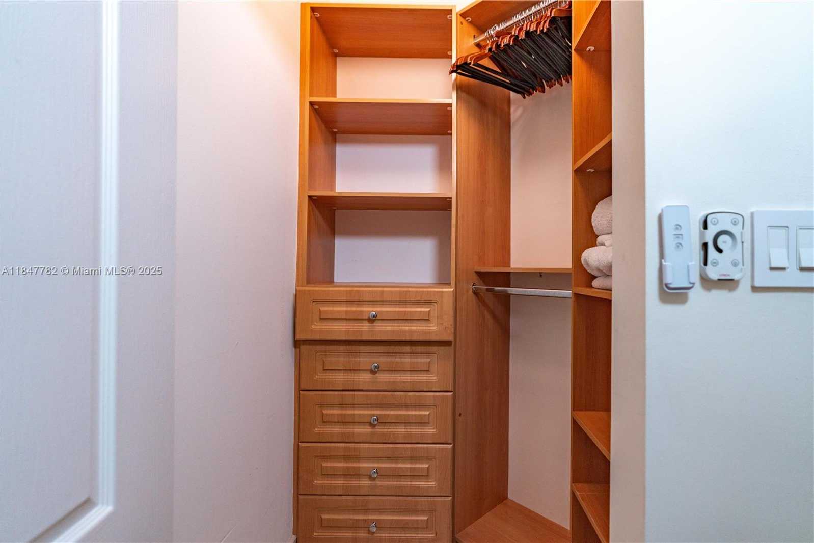 Small Image of 17555 ATLANTIC BLVD #508, Sunny Isles Beach Number 23